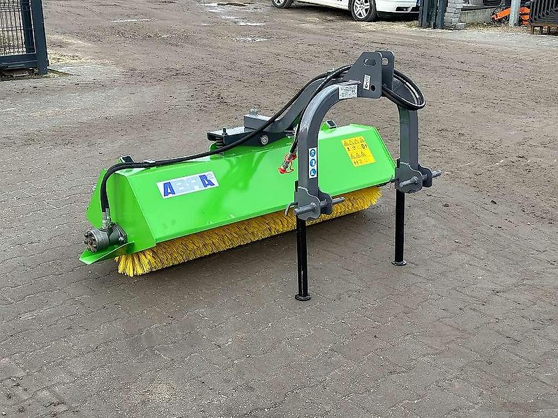 FAST SHIPPING | MINI Hydr. Kehrmaschine 1,2m 1,35m 1,5m Dreipunkt Kat. I/II / Hydraulic Sweeper / Balayeuse hydraulique / Zamiatarka hydrauliczna / Măturătoare hidraulică / Spazzatrice idraulica / Hidraulikus seprőgép / Hydraulische veegmachine / Hydrauli